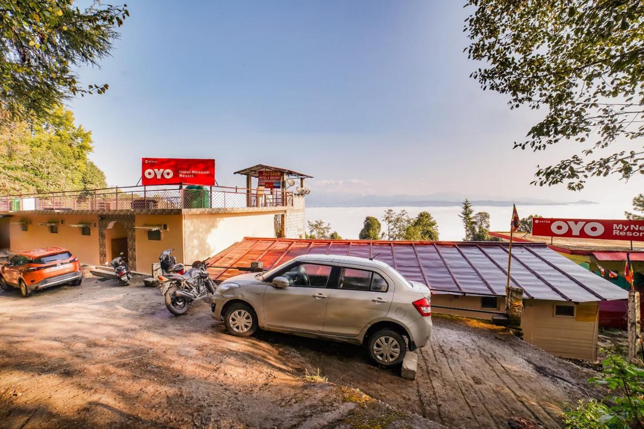 Capital O 47240 Hotel Blossom Resort Kausani Esterno foto